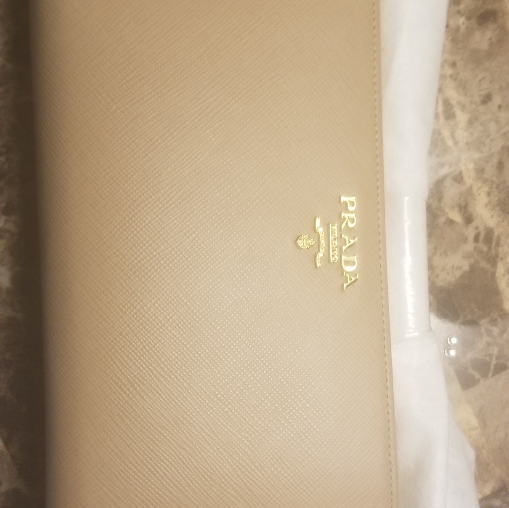 Prada wallet saffiano